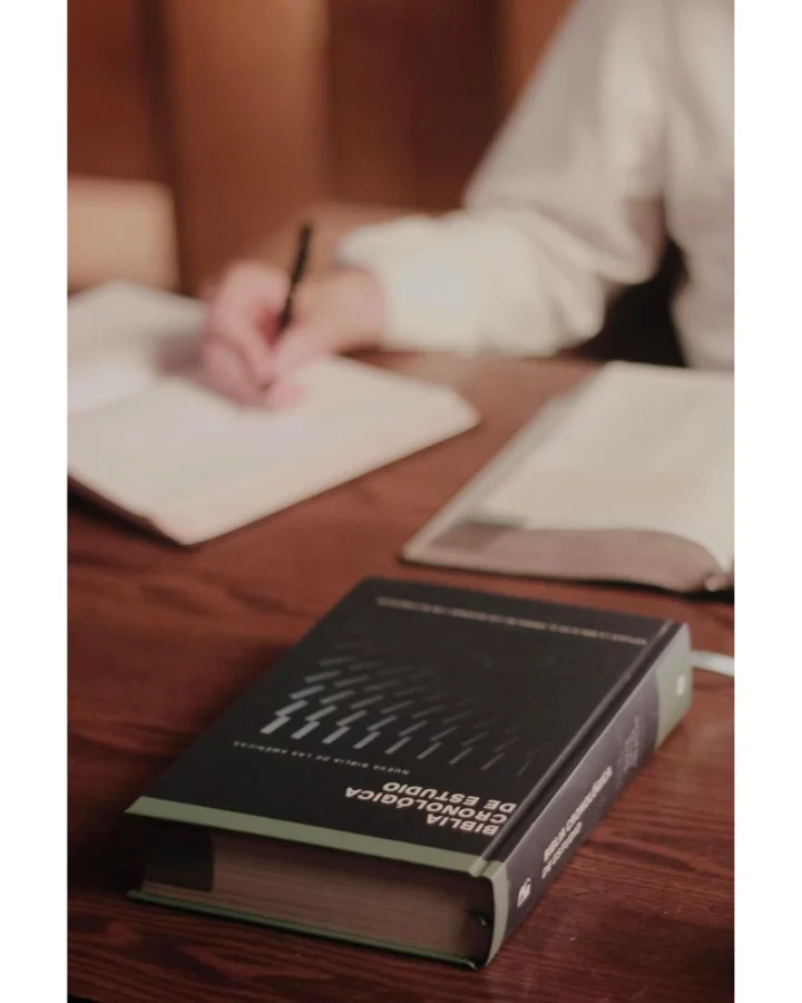 Biblia Cronológica de Estudio, NBLA, Tapa Dura, Grande