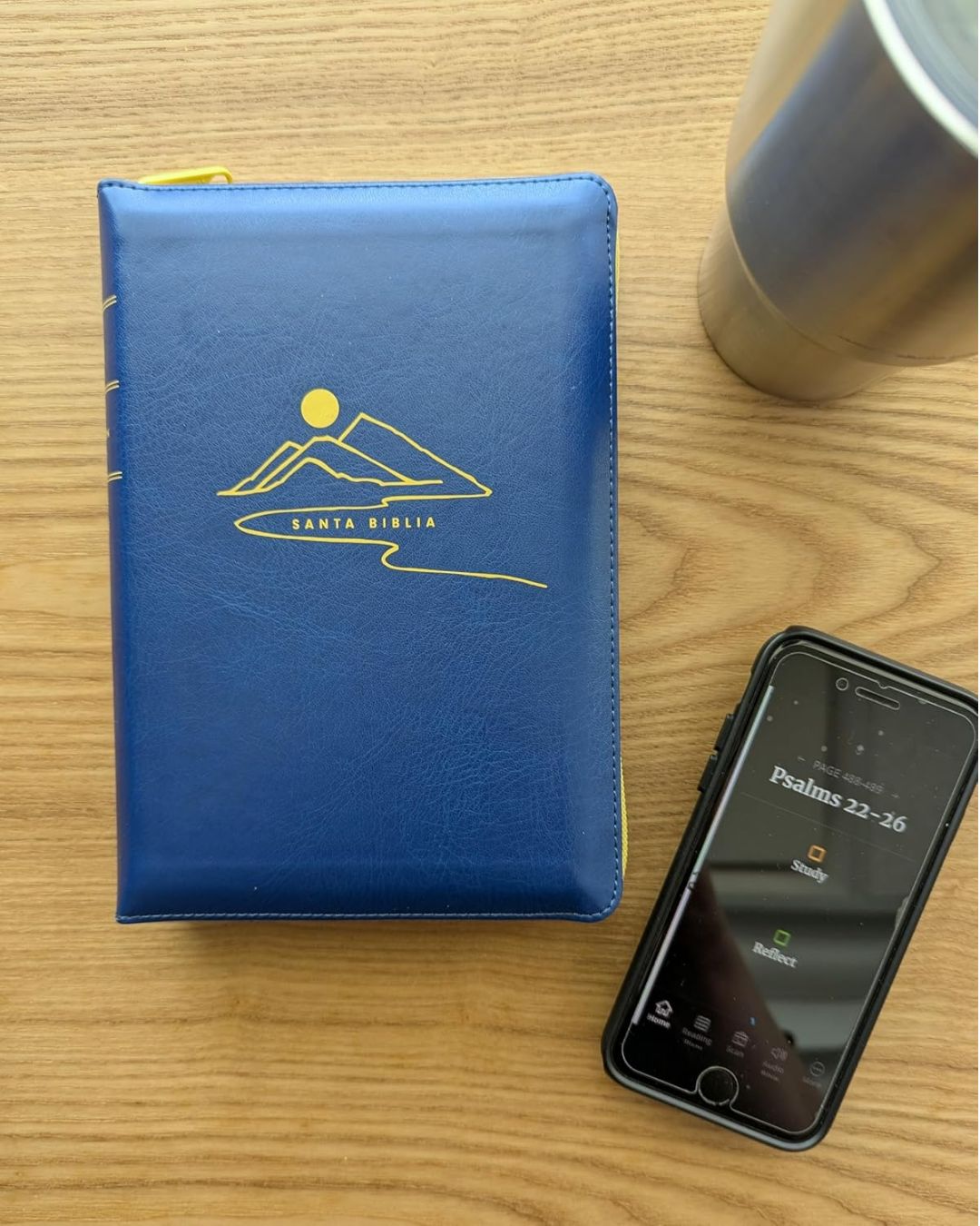 Biblia Nueva Traducción Viviente, Letra Gigante, Símil Piel, Manual con Cierre - Imagen 2