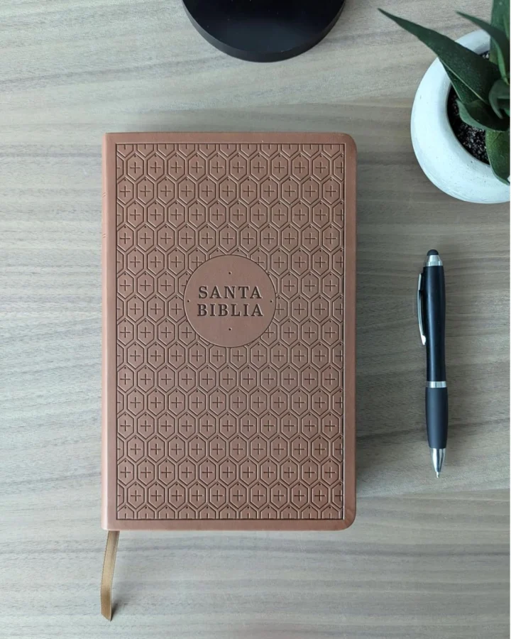 Biblia Nueva Traducción Viviente, Símil Piel, Manual - Imagen 4