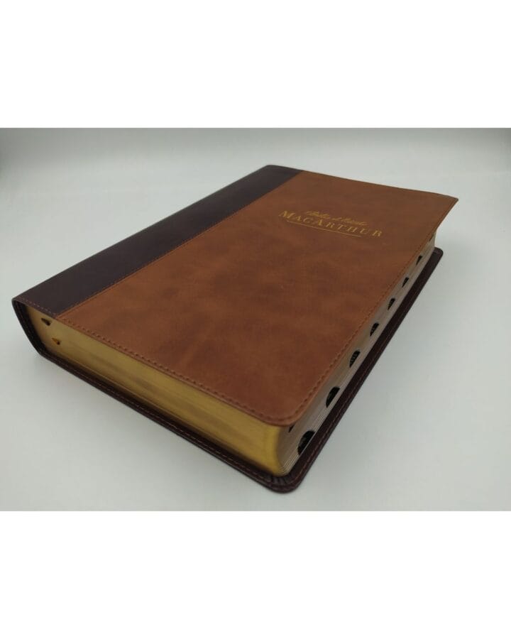 Biblia de Estudio MacArthur Nueva Biblia de Las Americas, Símil Piel, con Índice - Imagen 2